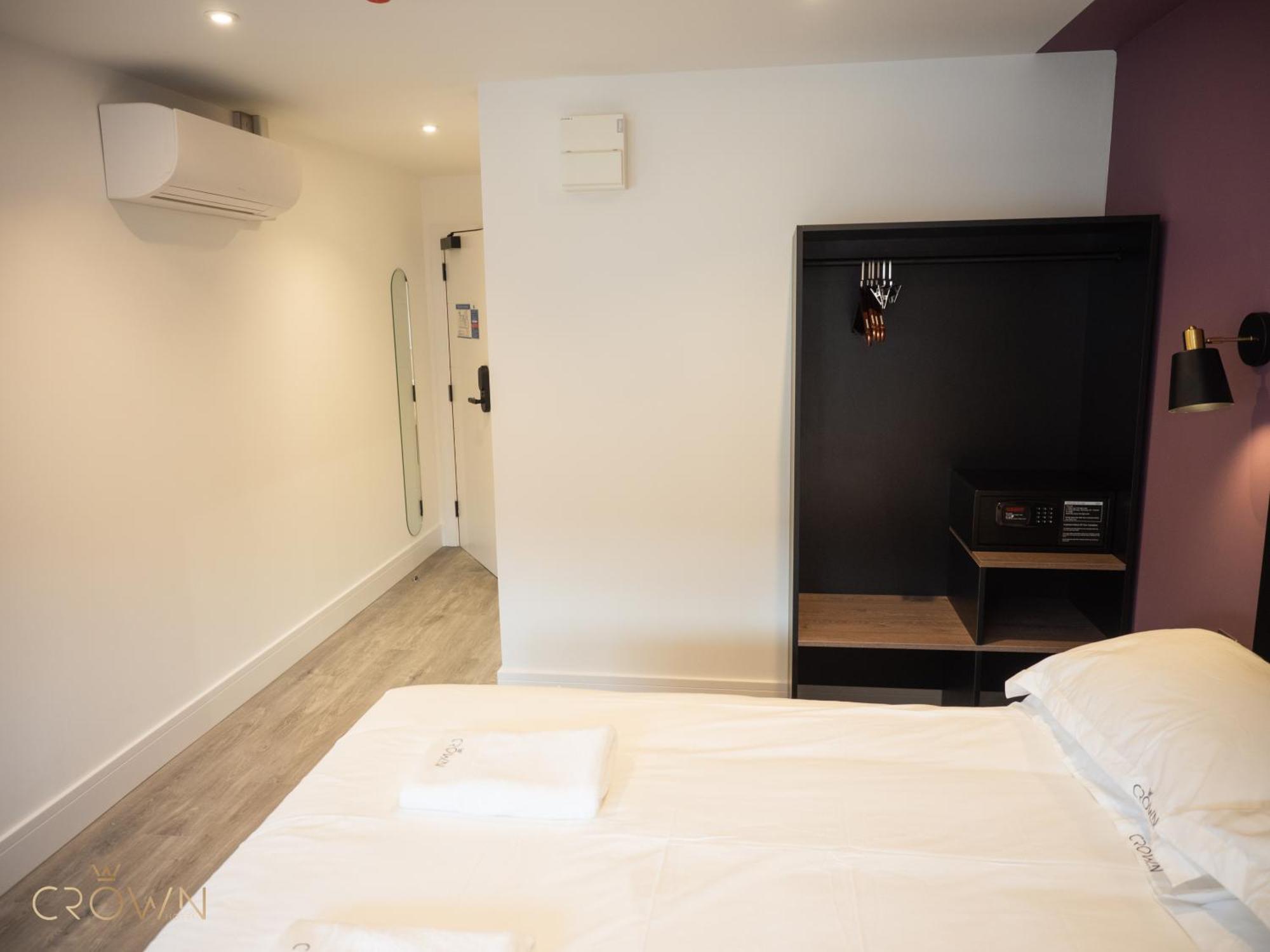 Hotel Crown *