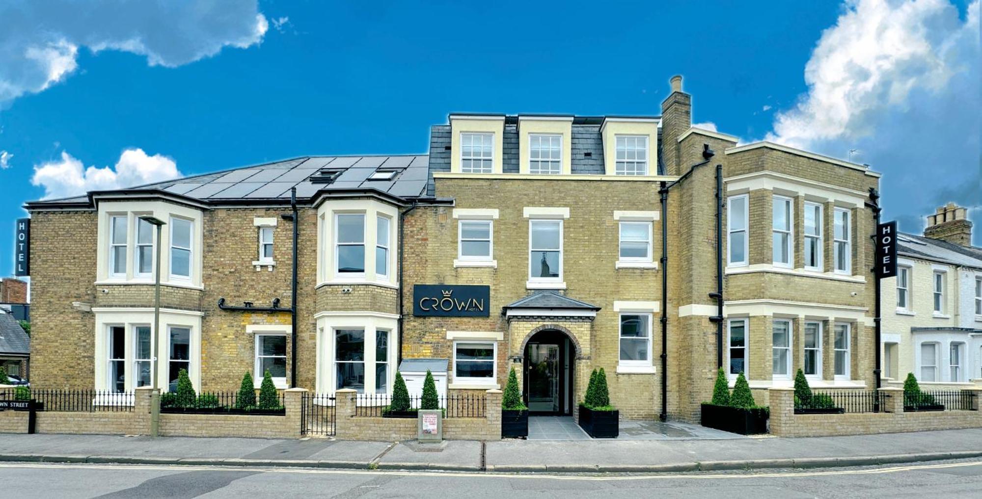 Hotel Crown *